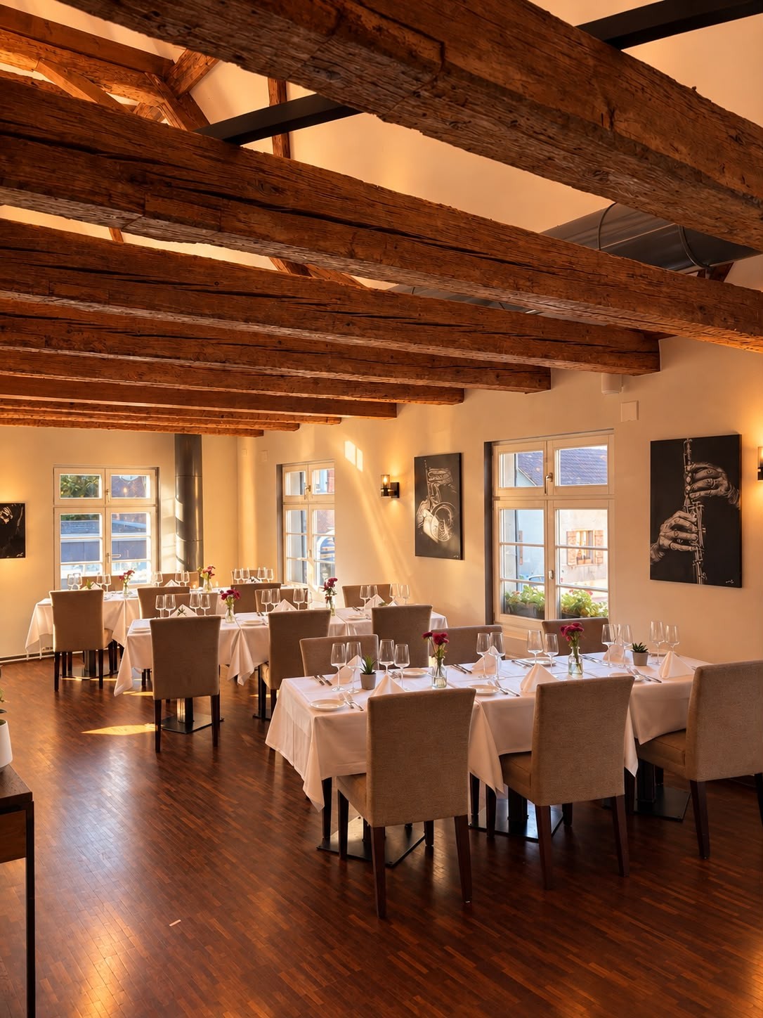 Gesamter Saal im Obergeschoss des Restaurant Sonne